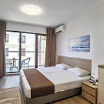 Hotel apartamentowy Cabacum Pleasure Beachfront - 50m To And Pool Warna