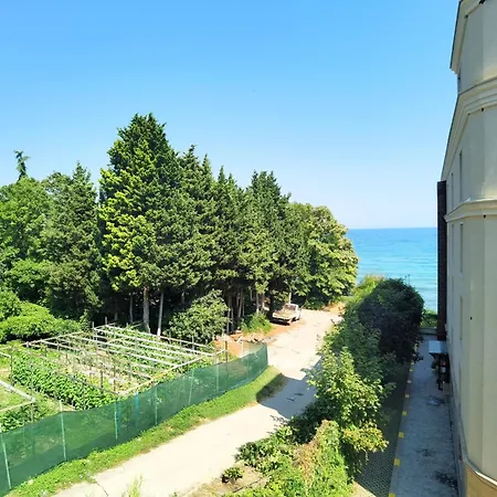Hotel apartamentowy Cabacum Pleasure Beachfront - 50m To And Pool Warna