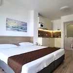 Cabacum Pleasure Beachfront - 50m To And Pool 3*