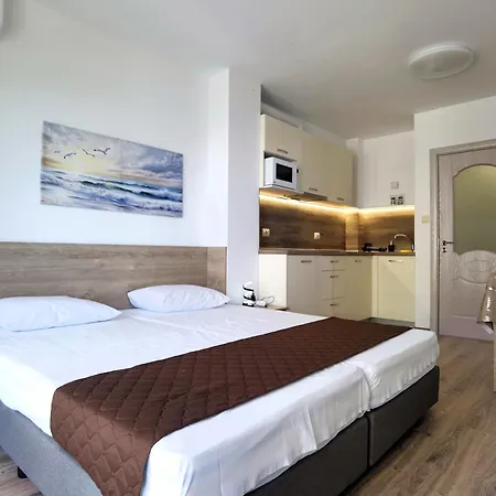 Cabacum Pleasure Beachfront - 50m To And Pool 3*